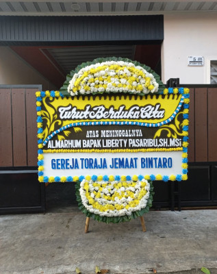 Papan Bunga Duka di Woloan Satu Utara