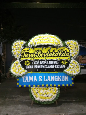 Papan Bunga Duka di Woloan Satu Utara